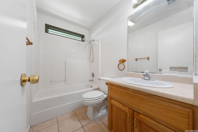 109 Windcrest, Floresville, TX 78114