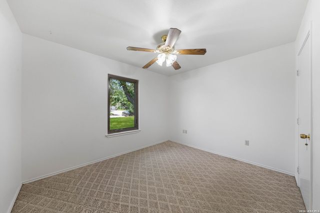 109 Windcrest, Floresville, TX 78114