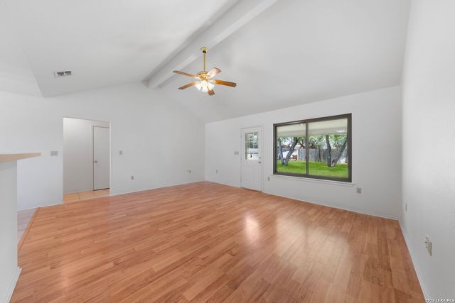 109 Windcrest, Floresville, TX 78114