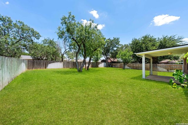 109 Windcrest, Floresville, TX 78114