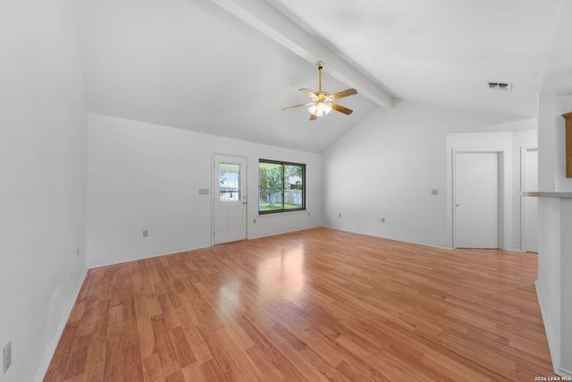 109 Windcrest, Floresville, TX 78114