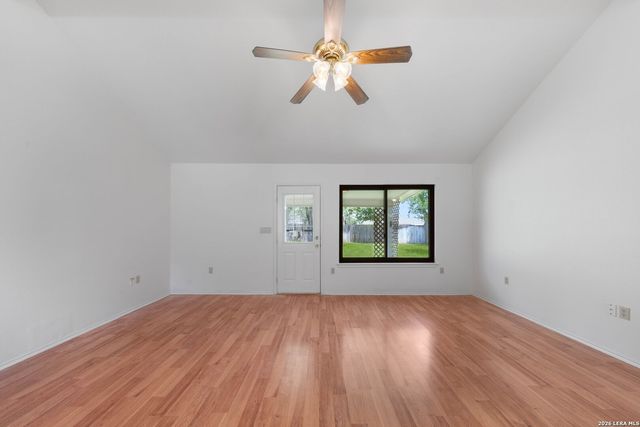 109 Windcrest, Floresville, TX 78114