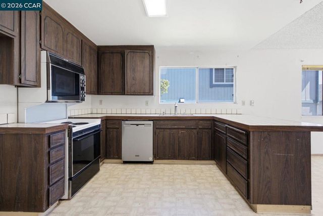 565 Mt Dell Dr, Clayton, CA 94517