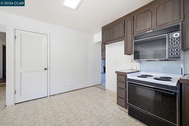 565 Mt Dell Dr, Clayton, CA 94517