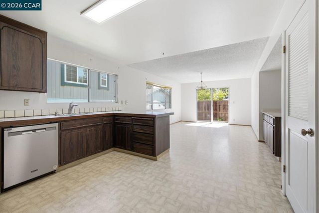 565 Mt Dell Dr, Clayton, CA 94517