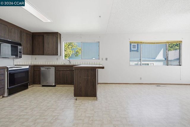 565 Mt Dell Dr, Clayton, CA 94517