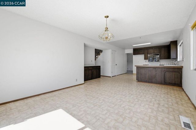 565 Mt Dell Dr, Clayton, CA 94517