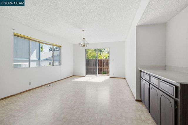 565 Mt Dell Dr, Clayton, CA 94517