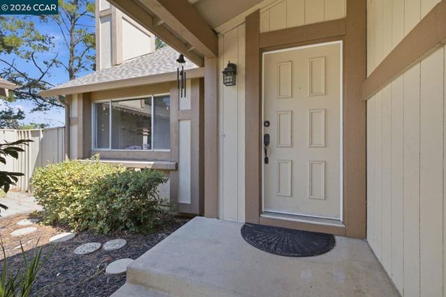 565 Mt Dell Dr, Clayton, CA 94517