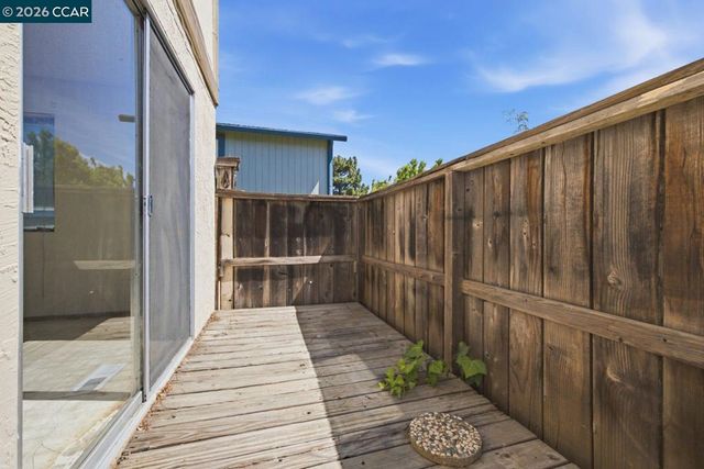 565 Mt Dell Dr, Clayton, CA 94517