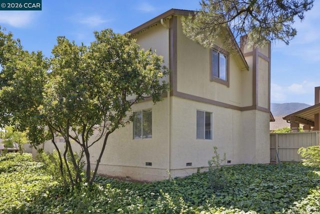 565 Mt Dell Dr, Clayton, CA 94517