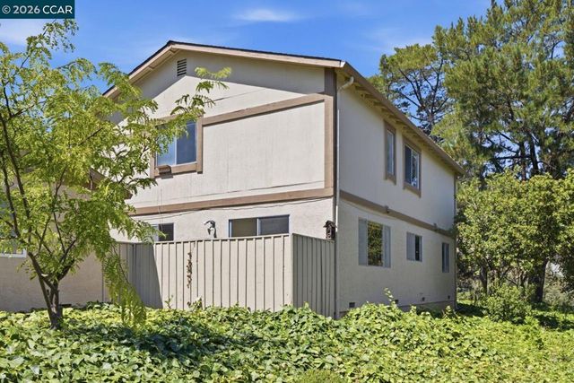 565 Mt Dell Dr, Clayton, CA 94517