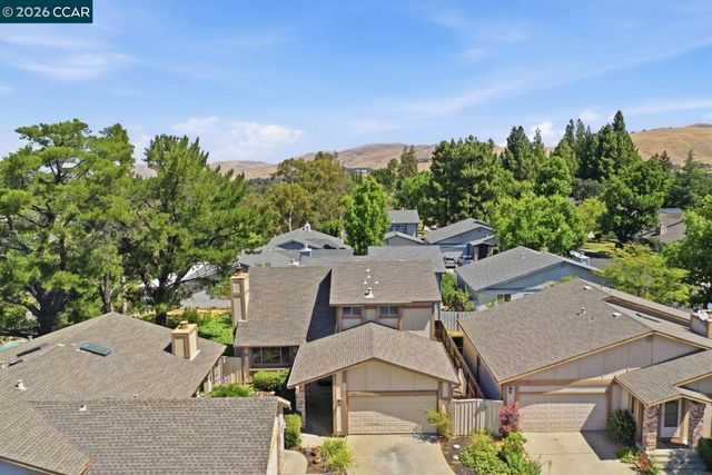565 Mt Dell Dr, Clayton, CA 94517