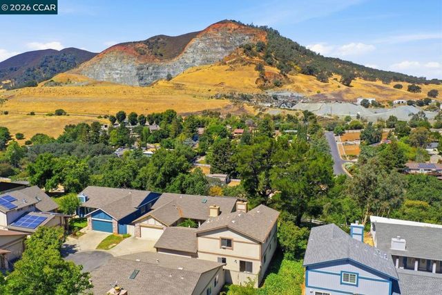 565 Mt Dell Dr, Clayton, CA 94517