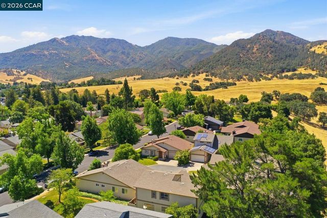 565 Mt Dell Dr, Clayton, CA 94517