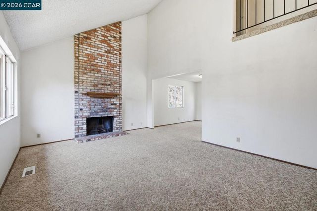 565 Mt Dell Dr, Clayton, CA 94517