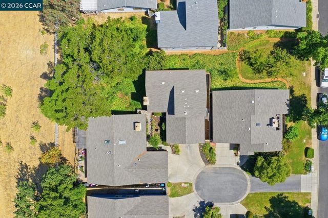 565 Mt Dell Dr, Clayton, CA 94517