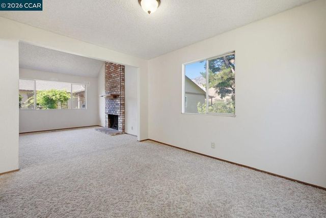 565 Mt Dell Dr, Clayton, CA 94517