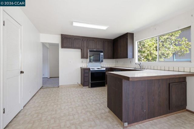 565 Mt Dell Dr, Clayton, CA 94517