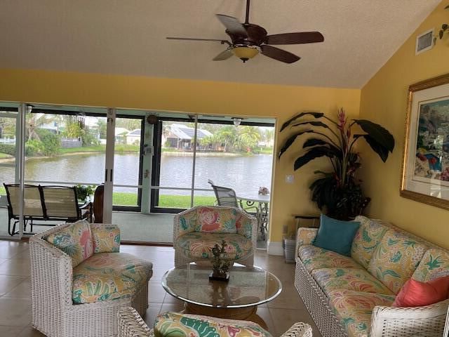 10691 SE Jupiter Narrows Drive, Hobe Sound, FL 33455