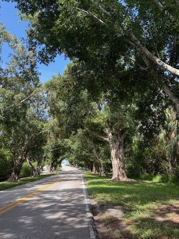 10691 SE Jupiter Narrows Drive, Hobe Sound, FL 33455