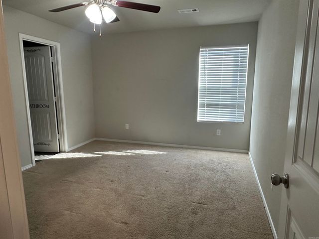 5096 Red Fox Trl, Bauxite, AR 72011