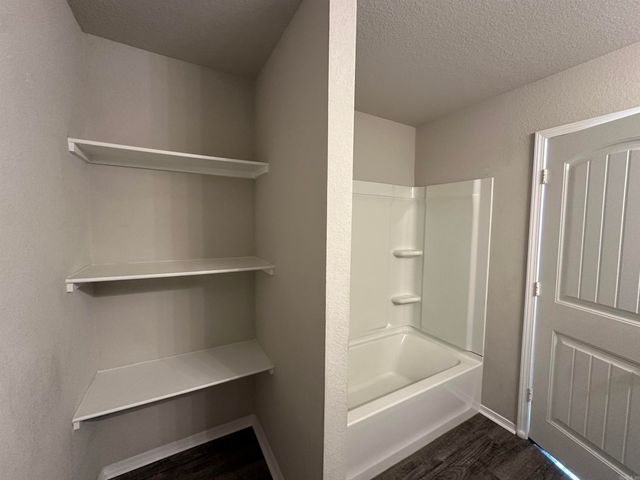 5096 Red Fox Trl, Bauxite, AR 72011