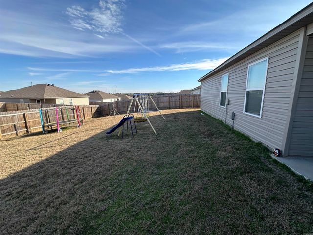 5096 Red Fox Trl, Bauxite, AR 72011