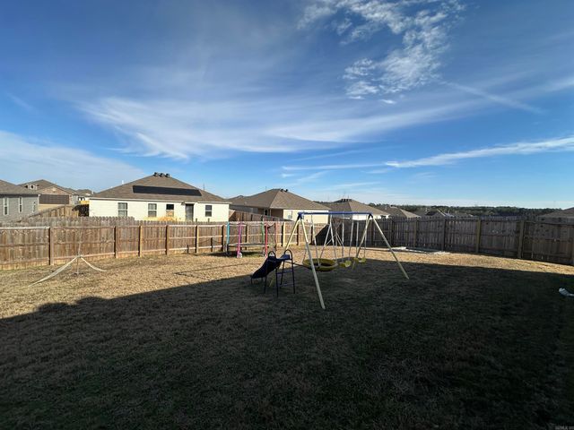 5096 Red Fox Trl, Bauxite, AR 72011