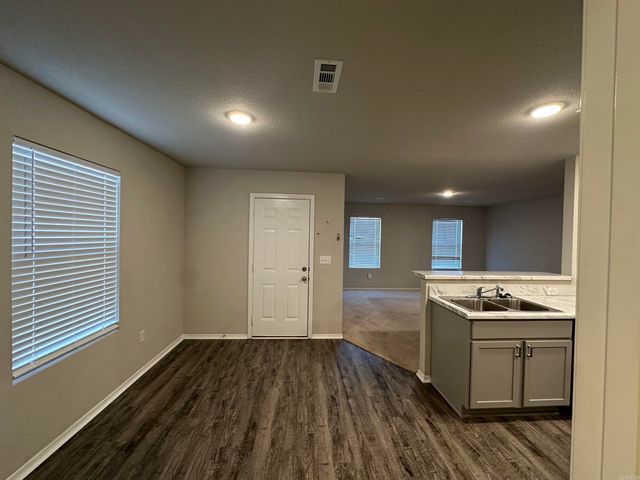 5096 Red Fox Trl, Bauxite, AR 72011