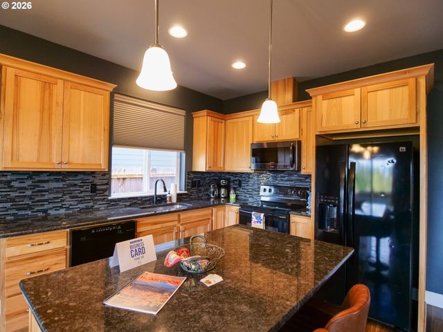 609 Ne MEGAN Dr, Estacada, OR 97023