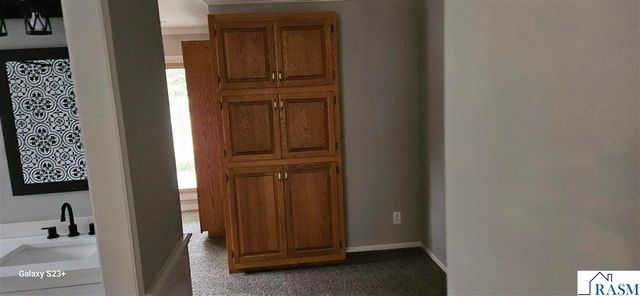 64 Skyline Dr, Mankato, MN 56001