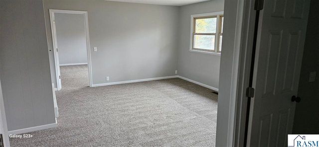 64 Skyline Dr, Mankato, MN 56001