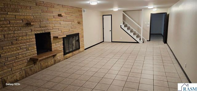 64 Skyline Dr, Mankato, MN 56001