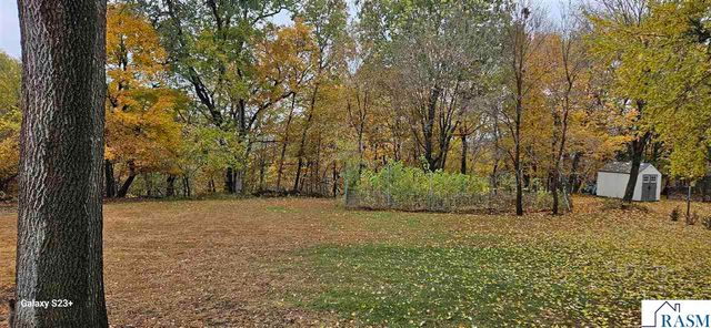 64 Skyline Dr, Mankato, MN 56001