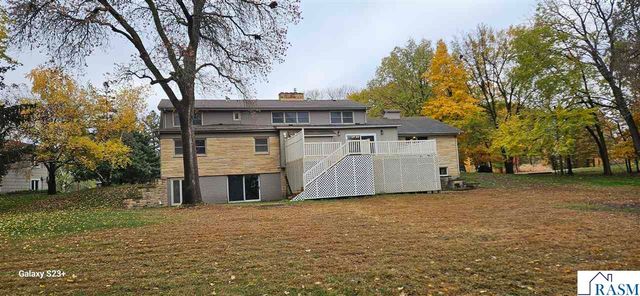 64 Skyline Dr, Mankato, MN 56001
