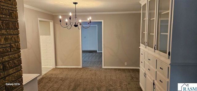 64 Skyline Dr, Mankato, MN 56001