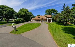 64 Skyline Dr, Mankato, MN 56001