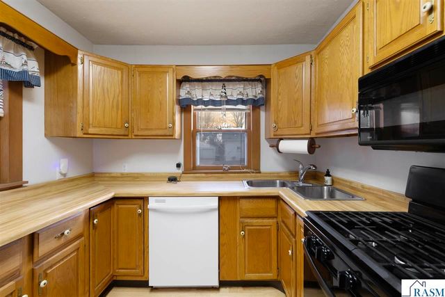 801 N 4th Street, Mankato, MN 56001