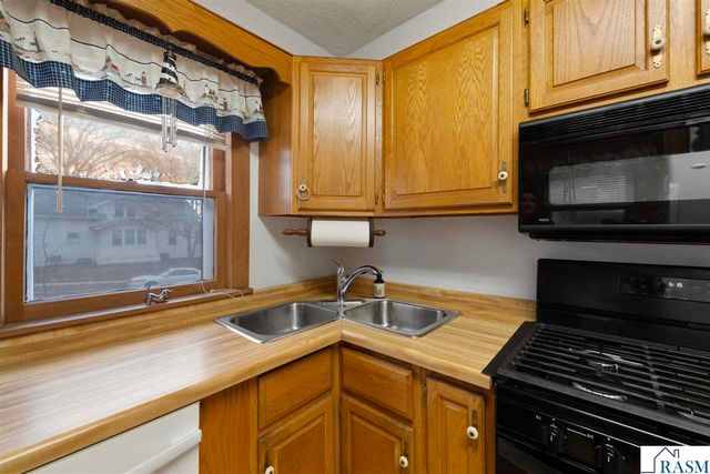 801 N 4th Street, Mankato, MN 56001