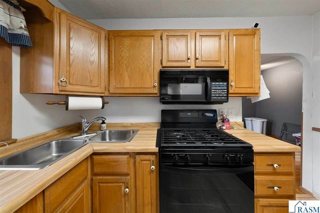 801 N 4th Street, Mankato, MN 56001