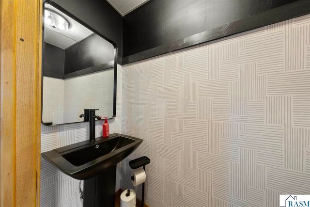 801 N 4th Street, Mankato, MN 56001