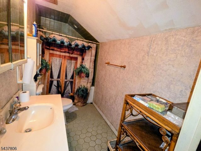 2218 Berwyn St, Union Twp., NJ 07083
