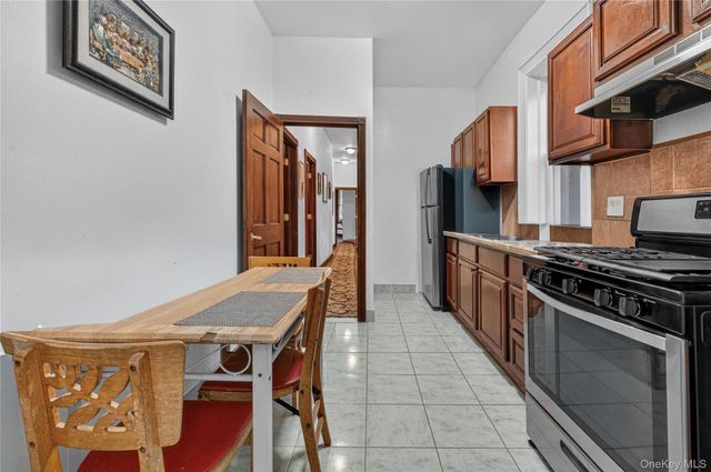 1543 Hollywood Avenue, Bronx, NY 10461
