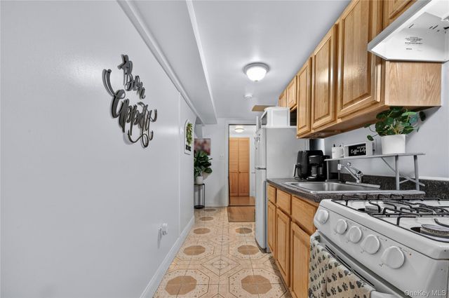 1543 Hollywood Avenue, Bronx, NY 10461