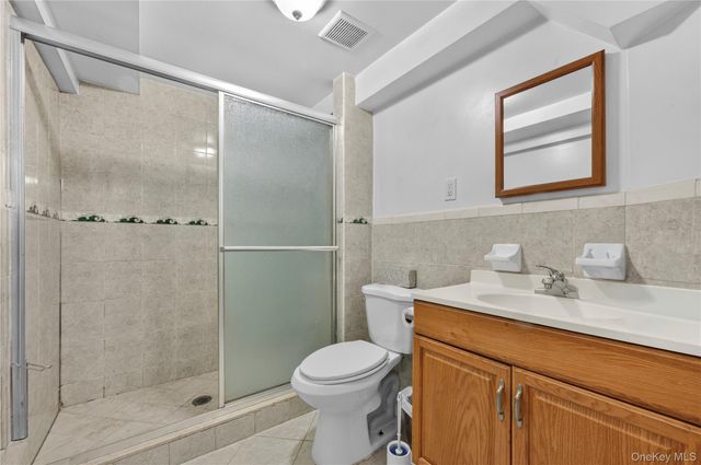 1543 Hollywood Avenue, Bronx, NY 10461