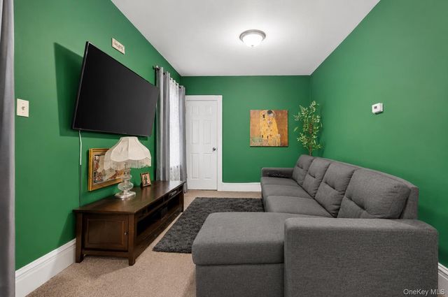 1543 Hollywood Avenue, Bronx, NY 10461