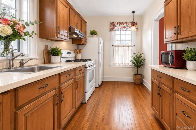 1543 Hollywood Avenue, Bronx, NY 10461