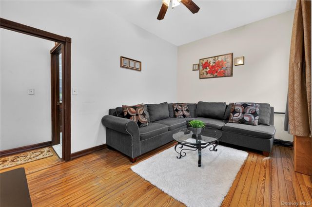 1543 Hollywood Avenue, Bronx, NY 10461