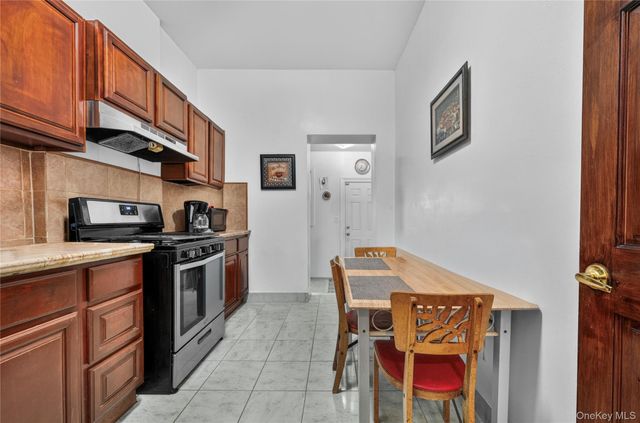 1543 Hollywood Avenue, Bronx, NY 10461